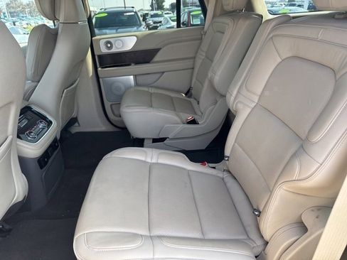 Used 2018 Lincoln Navigator Reserve w/ Technology Package image 11