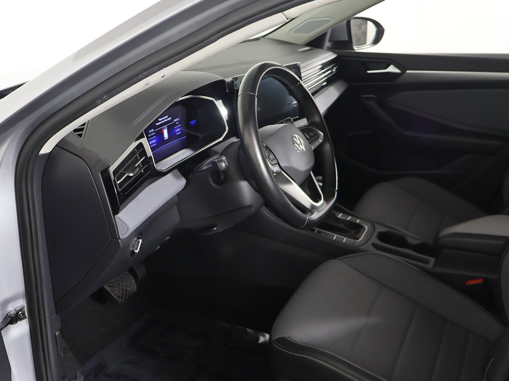 Used 2025 Volkswagen Jetta SE FWD image 21