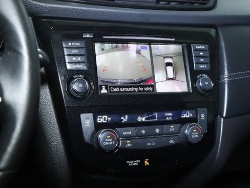 Used 2018 Nissan Rogue SL AWD/4WD image 29