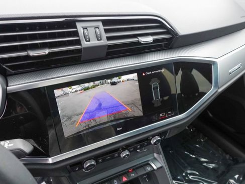 Used 2025 Audi Q3 2.0T Premium image 22