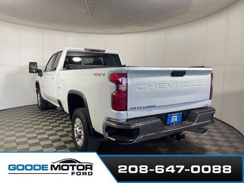 Used 2022 Chevrolet Silverado 2500 LT w/ Convenience Package AWD/4WD image 5