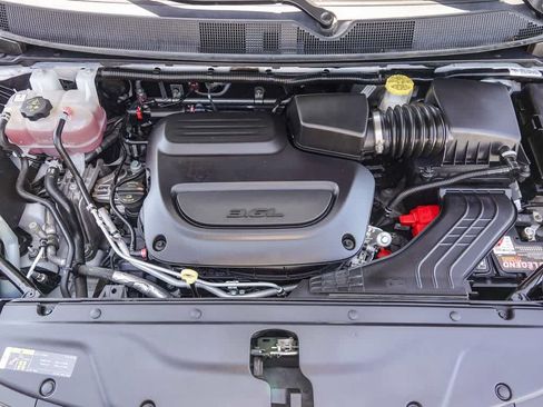 Certified 2023 Chrysler Pacifica Touring-L FWD image 26