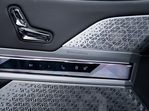 Used 2023 BMW i7 xDrive60 w/ Executive Package 2 image 53