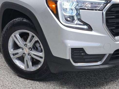 Used 2022 GMC Terrain SLE w/ Driver Convenience Package image 3