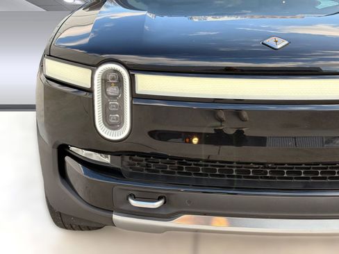 Used 2023 Rivian R1S Adventure image 19