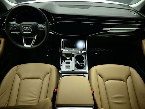 Used 2019 Audi Q8 Premium w/ Convenience Package image 4