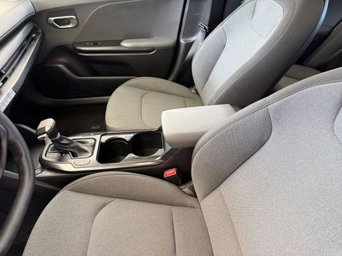 Used 2025 Kia K4 LXS image 40