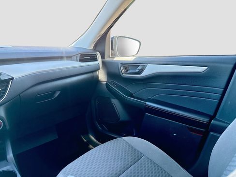 Used 2022 Ford Escape SE w/ SE Sport Appearance Package image 27