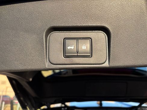 Used 2025 Nissan Rogue SV image 23