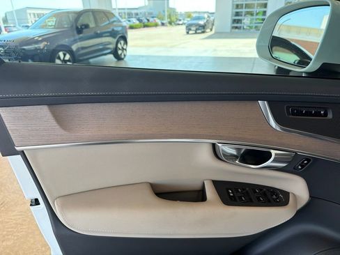Used 2026 Volvo XC90 B5 Plus w/ Protection Package Premier AWD/4WD image 10