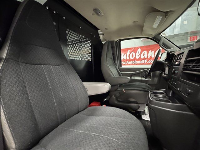 Used 2025 Chevrolet Express 2500 w/ Driver Convenience Package RWD image 13