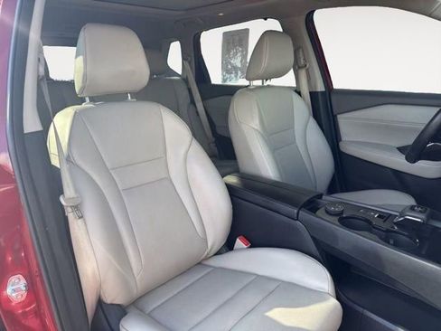 Used 2023 Nissan Rogue SV w/ SV Premium B Package image 15