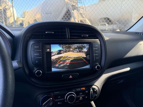 Used 2025 Kia Soul LX w/ LX Technology Package image 17