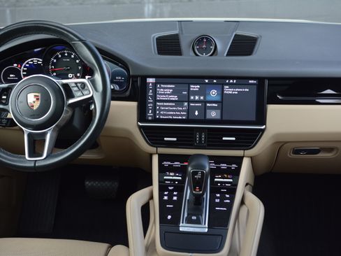 Certified 2020 Porsche Cayenne image 19