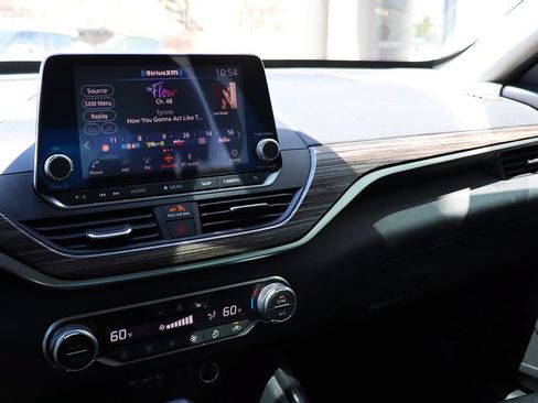Used 2019 Nissan Altima 2.5 SL FWD image 43