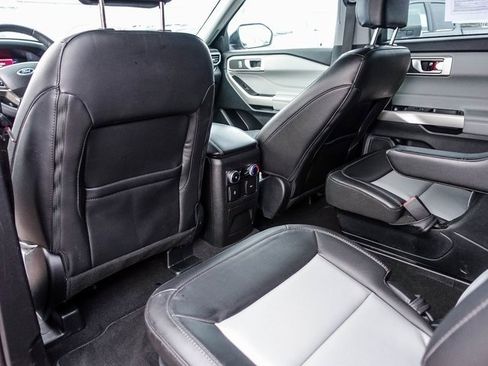 Used 2023 Ford Explorer XLT w/ Equipment Group 202A image 4