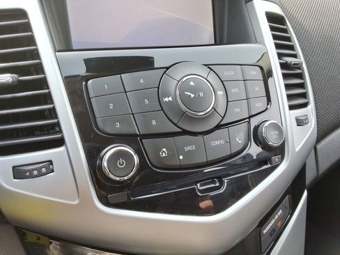 Used 2015 Chevrolet Cruze LT w/ Technology Package FWD image 31