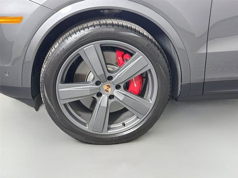 Certified 2026 Porsche Cayenne S AWD/4WD image 11