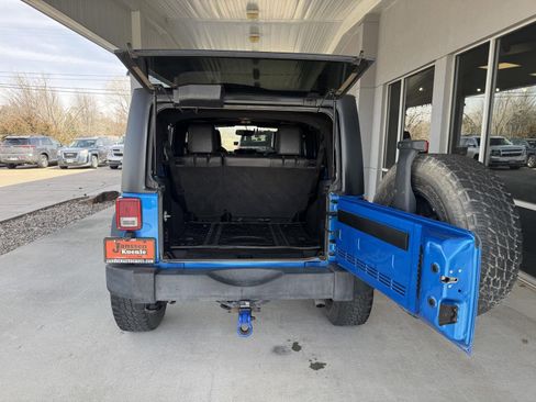 Used 2016 Jeep Wrangler Unlimited Rubicon w/ Connectivity Group image 6