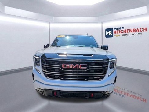 Used 2024 GMC Sierra 1500 AT4 w/ Technology Package AWD/4WD image 9
