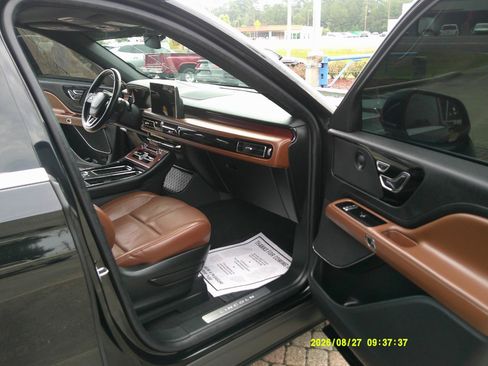 Used 2023 Lincoln Aviator Reserve w/ Equipment Group 201A RWD image 16
