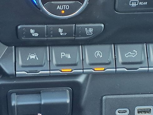 Used 2021 Chevrolet Silverado 1500 High Country w/ Technology Package image 14