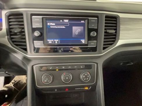 Used 2022 Volkswagen Atlas Cross Sport SE FWD image 32