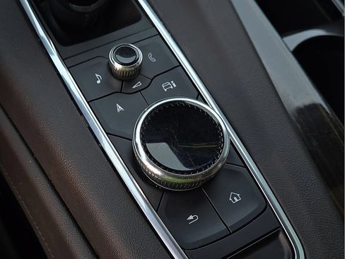 Used 2022 Cadillac Escalade ESV Premium Luxury w/ Performance Package AWD/4WD image 16