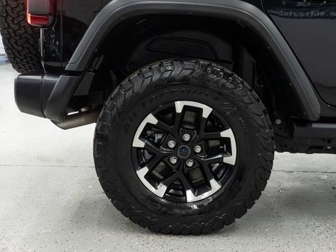 Used 2025 Jeep Wrangler Unlimited Rubicon 4xe AWD/4WD image 34