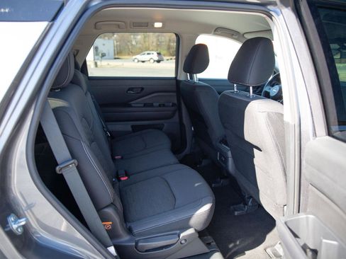 Used 2025 Nissan Pathfinder SV image 23