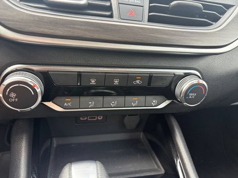 Used 2024 Nissan Altima 2.5 SV FWD image 30