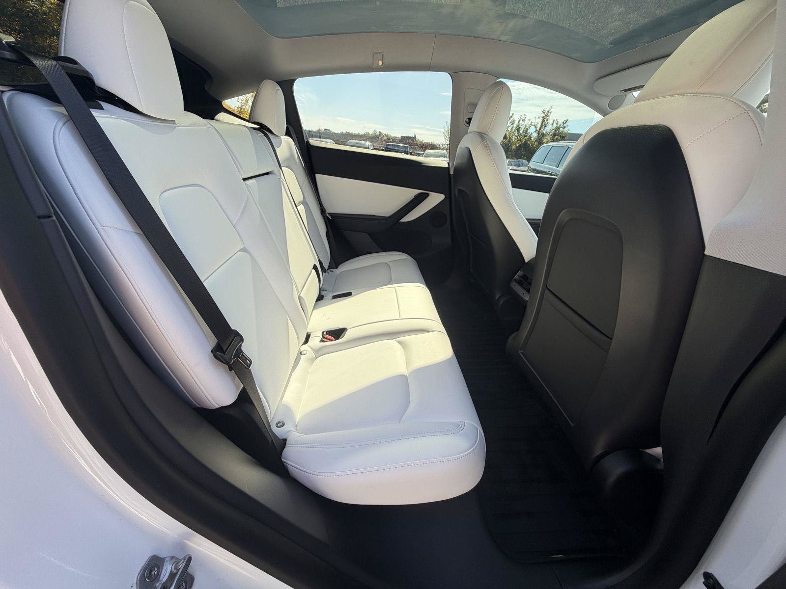 Used 2021 Tesla Model Y Long Range AWD/4WD image 24