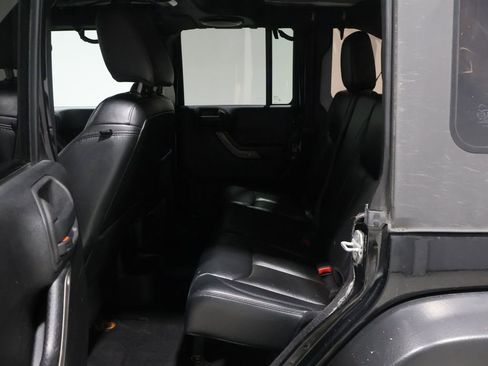 Used 2013 Jeep Wrangler Unlimited Sahara image 18
