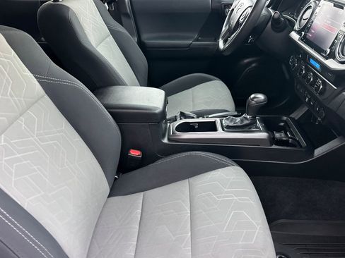 Used 2022 Toyota Tacoma TRD Off-Road image 15