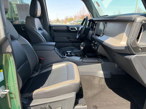 Used 2025 Ford Bronco Outer Banks image 12