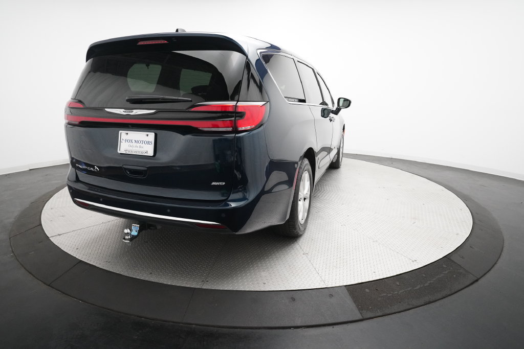 Used 2024 Chrysler Pacifica Touring-L AWD/4WD image 13