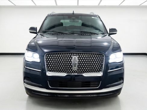 Used 2024 Lincoln Navigator Reserve AWD/4WD image 2