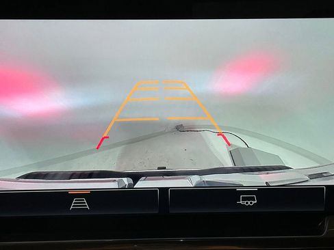 Used 2025 GMC Sierra 1500 SLT image 4