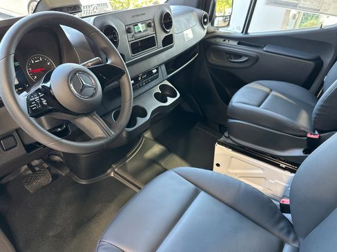 New 2025 Mercedes-Benz Sprinter 2500 image 10