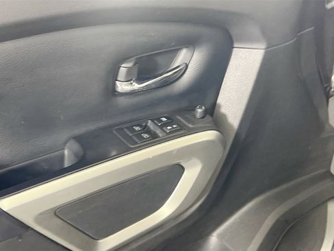 Used 2018 Nissan Titan SV image 17