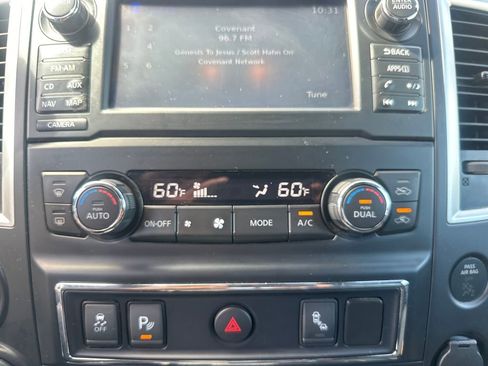 Used 2018 Nissan Titan SV w/ SV Convenience Package AWD/4WD image 18