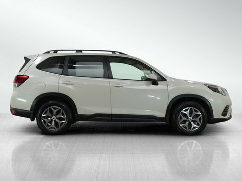 Used 2023 Subaru Forester Premium image 6