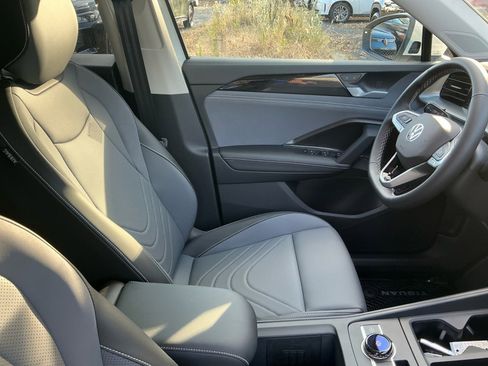 New 2026 Volkswagen Tiguan SE image 29