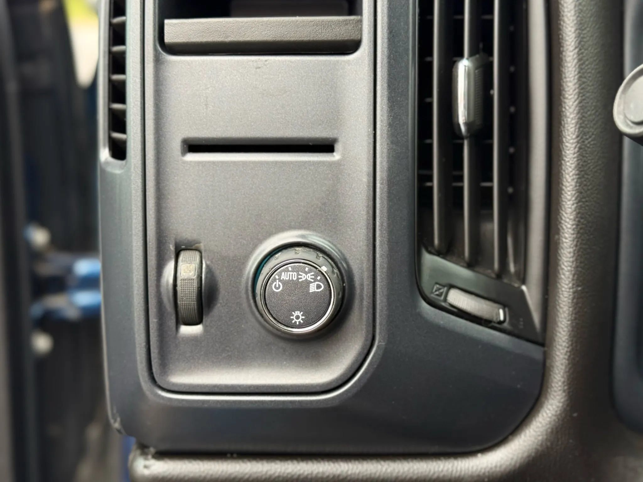 Used 2019 GMC Sierra 1500 Limited w/ Sierra Convenience Package AWD/4WD image 17