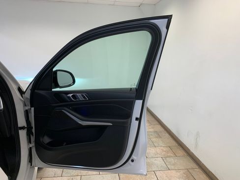 Used 2022 BMW X5 xDrive40i w/ M Sport Package AWD/4WD image 64