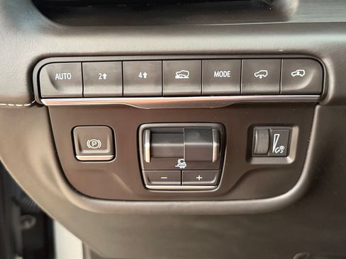 Used 2023 Cadillac Escalade Sport Platinum w/ LPO, ONYX Package AWD/4WD image 25