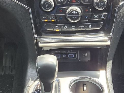 Used 2022 Jeep Grand Cherokee Limited AWD/4WD image 16