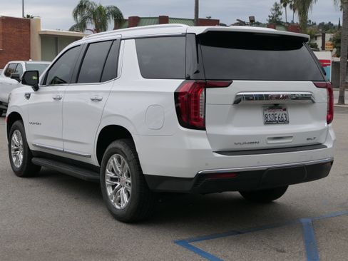 Used 2021 GMC Yukon SLT w/ SLT Luxury Plus Package image 3