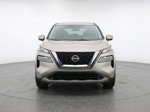 Used 2025 Nissan Rogue SV image 2