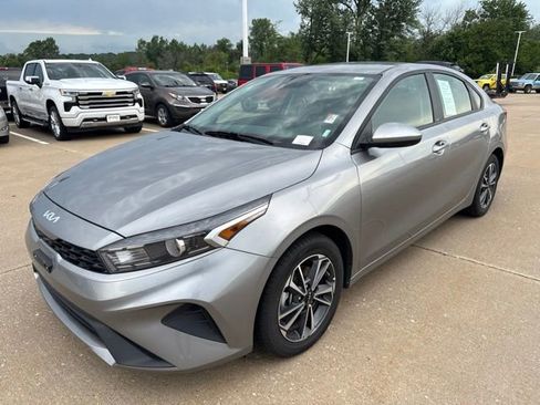 Used 2024 Kia Forte LXS FWD image 7